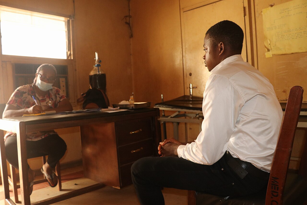 A dietitian interviewing a patient about his usual food intake